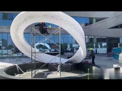 Patung Karya Seni Stainless Steel LED Modern Tinggi 3,5 Meter